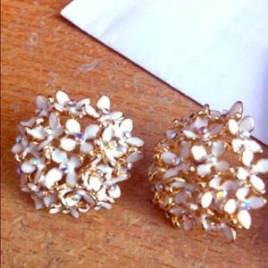 Korean white flower studs