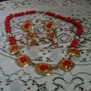 Beautiful Red/Gold Necklace with matching Earrings