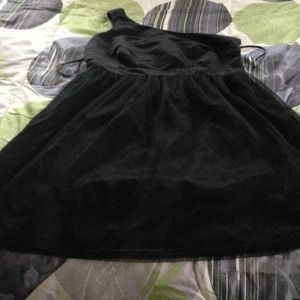 One shoulder black dress