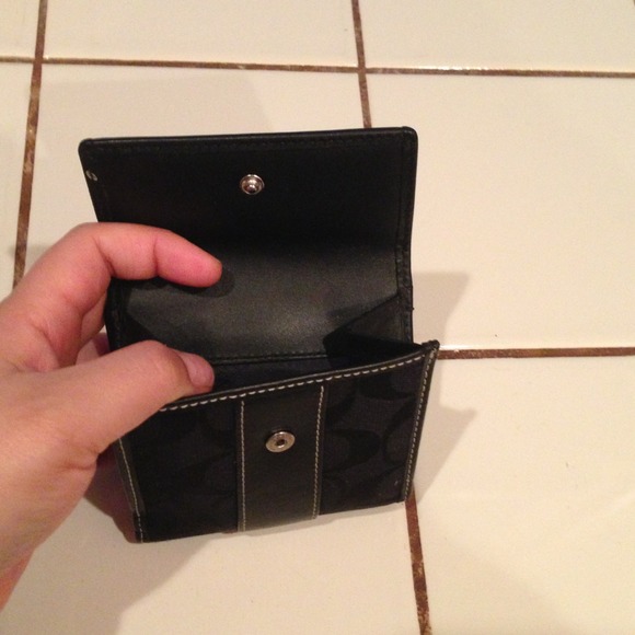 REDUCEDCoach Black Signature Compact Wallet - Picture 2 of 2