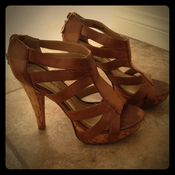 Chinese Laundry Sandals. Size 6