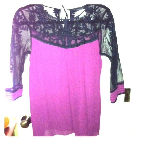 Blouse, sheer lace detail,3 quarter length sleeves