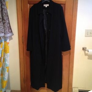 Jones New York trench reserved for @shaysay01