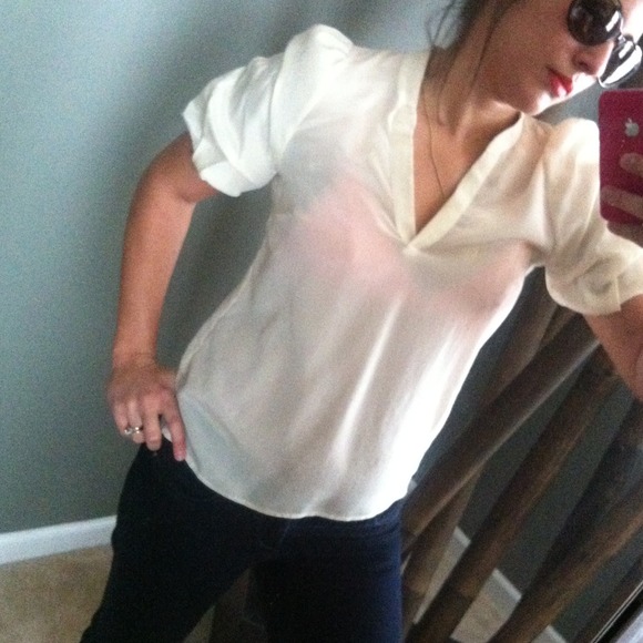 🔴SOLD🔴Cream poofy shoulder