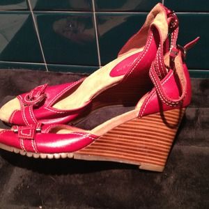 Aerosoles - red wedges