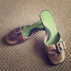 Sz 6.5 Kenneth Cole 1" heel slip-on shoes🌺SALE🌺