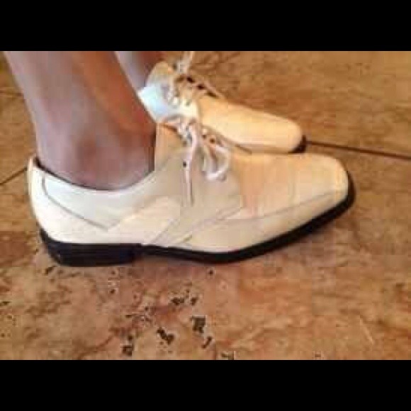 Not selling. Thgt it was a great find!