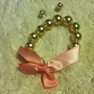 Synthetic pearl bracelet and earring set