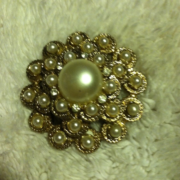 Jewelry - Sarah Coventry vintage broach