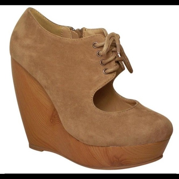 🔴SOLD🔴NUDE lace up wedges