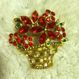 Vintage basket of flowers broach.