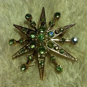 Snowflake broach