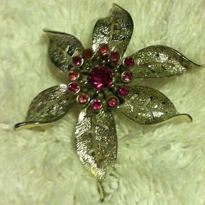 Flower broach