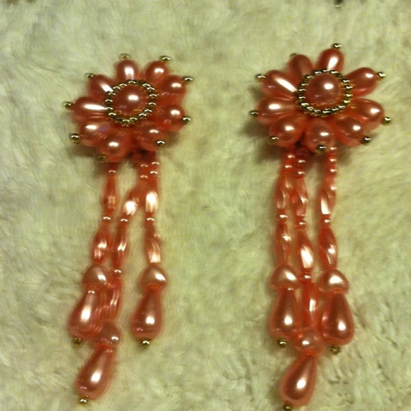 Synthetic pink pearl cluster clip on earrings