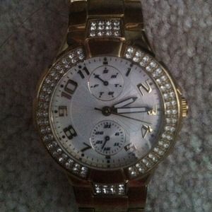 RESERVED🎉 Authentic New Guess Crystal Gold Watch