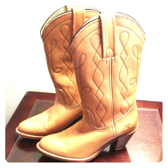 🌟SOLD🌟 Tan Vintage Calf Boots - Picture 1 of 4