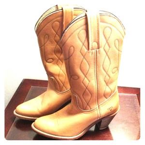🌟SOLD🌟 Tan Vintage Calf Boots