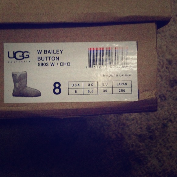 NIB Bailey Button Ugg Boots