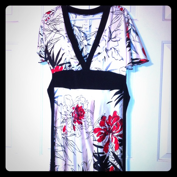 *SOLD* Low V-neck floral silky dress
