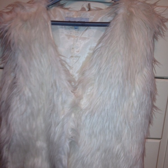 Fur vest. Winter white, new with tags. - Picture 1 of 2