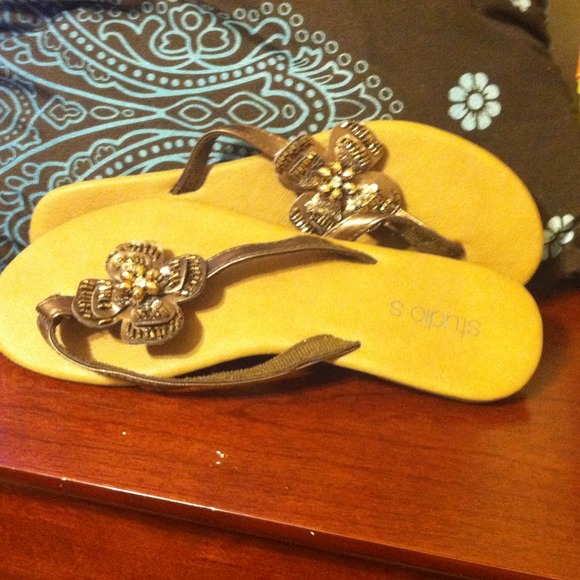 Sandals - Picture 2 of 2