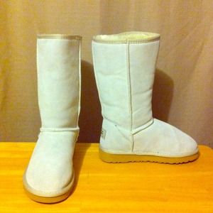 💥REDUCED 💥Wanna-be Ugg Boots tall.