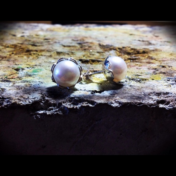 Stering silver flowers pearls earrings