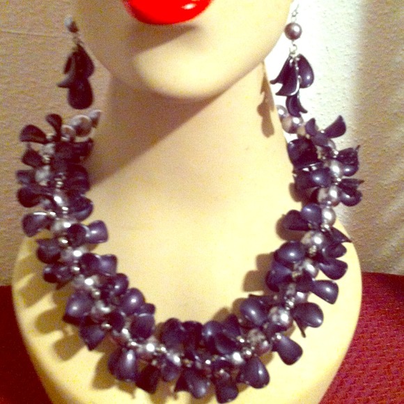 Flower necklace set