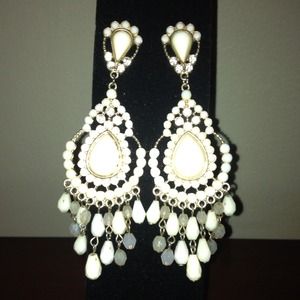 Jewelry - 💐Chandelier Earrings... FreeShipping Jewelry - 💐Chandelier Earrings... FreeShipping