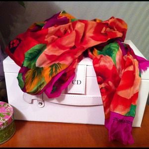 ⬇REDUCED⬇ Oscar de la Renta silk scarf