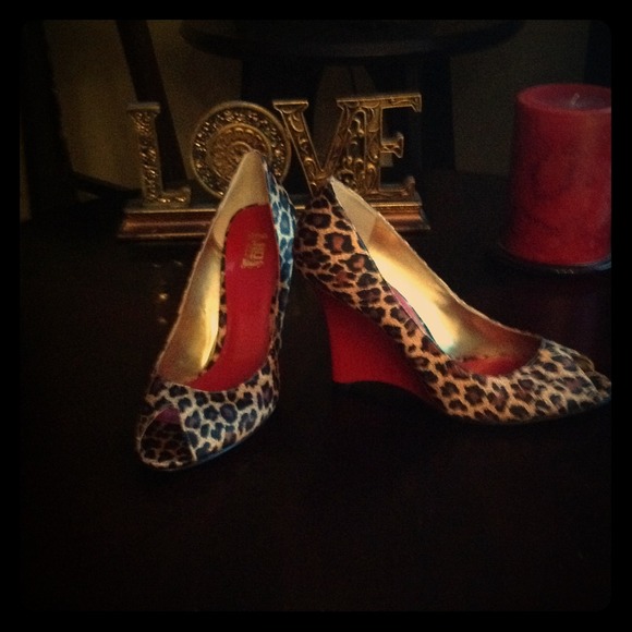 Peep toe JLO leopard wedges