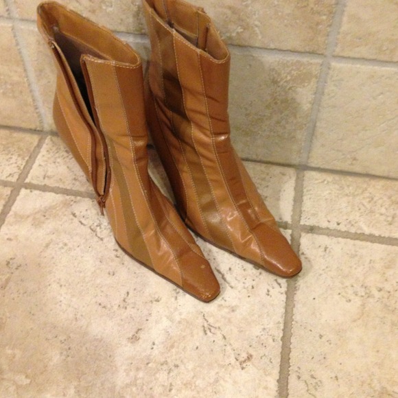 Sz 7 brown two tone boots