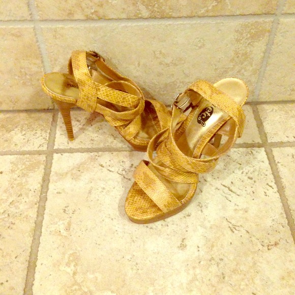 Reduced! Snakeskin heels! Super sexy!