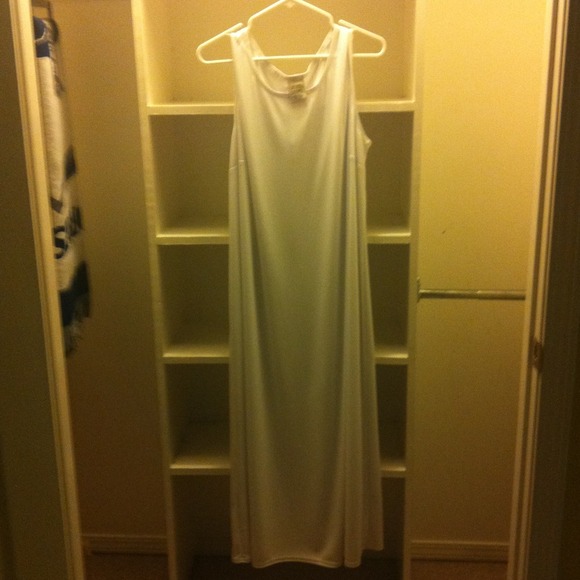 Long white dress size 22