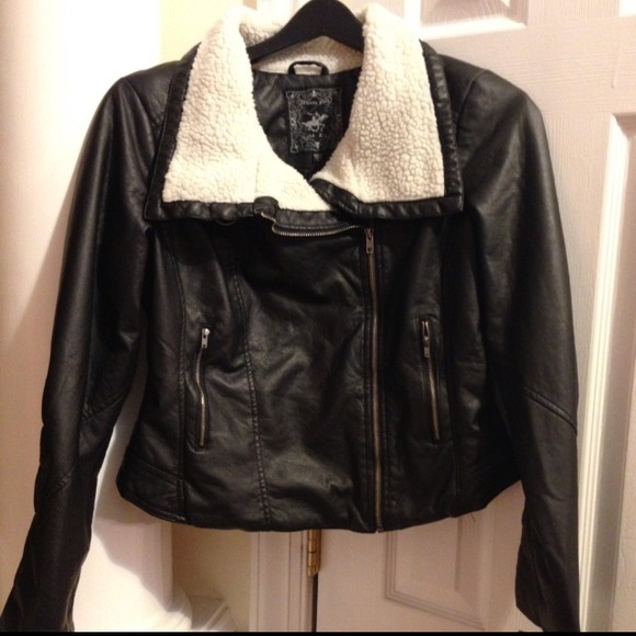💥💥SOLD 💥💥Aviator  Faux Leather jacket Sherpa - Picture 3 of 3