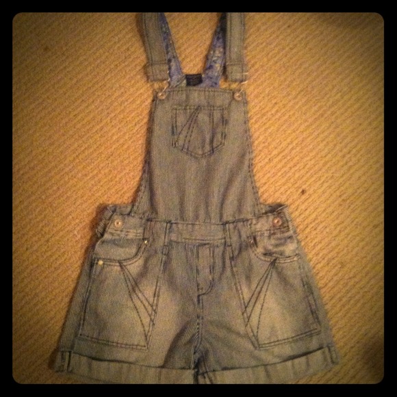 Stripped short overalls