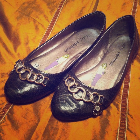 ✨Reserved for @mydrom✨ Black Faux Snake Skin Flats