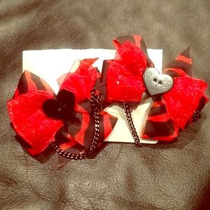 Red/black bow hair clips