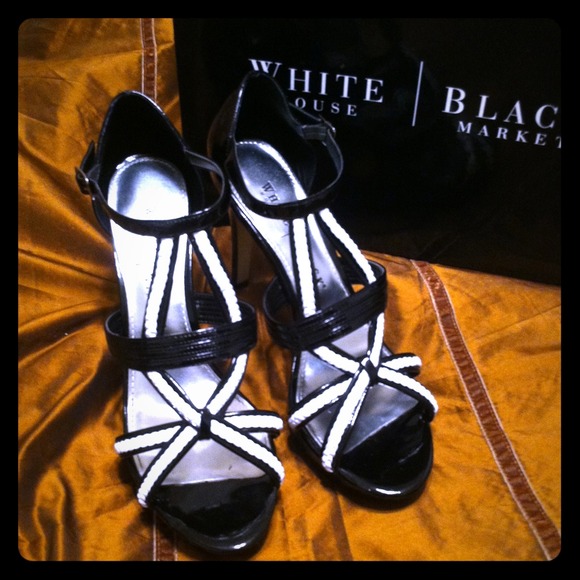 Reserved @wvugoddess⚡White HouseBlack Market Pumps
