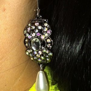 Gorgeous earrings with a pearl