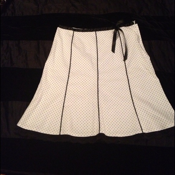 ⚡⚡⚡FLASH SALE⚡⚡⚡White and black polka dot skirt!