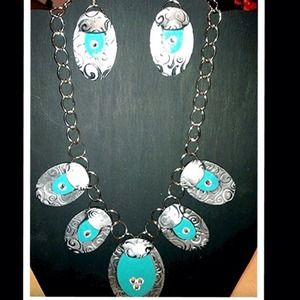 Handmade necklace set out of clay