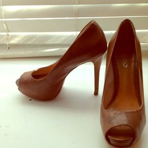 Peeptoe Pumps! By Aldo!