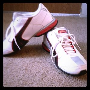 Men's Puma tennis shoes!