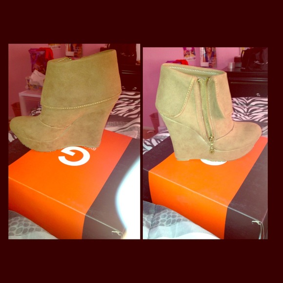 Wedge heels