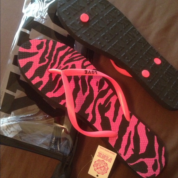 **SOLD**     Victoria Secret's Pink' Thong Sandals