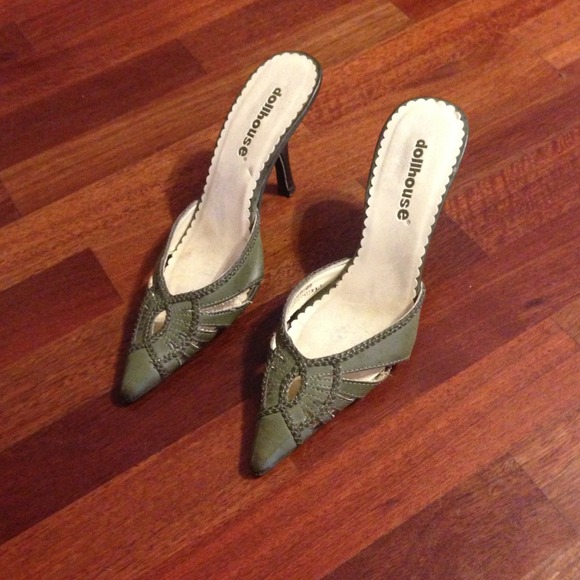 ♥SOLD♥Dollhouse -- olive green