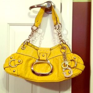 Guess purse in great condition. Used once.