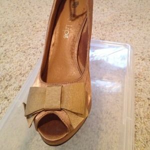 Two Lips Sateen Gold Wedge