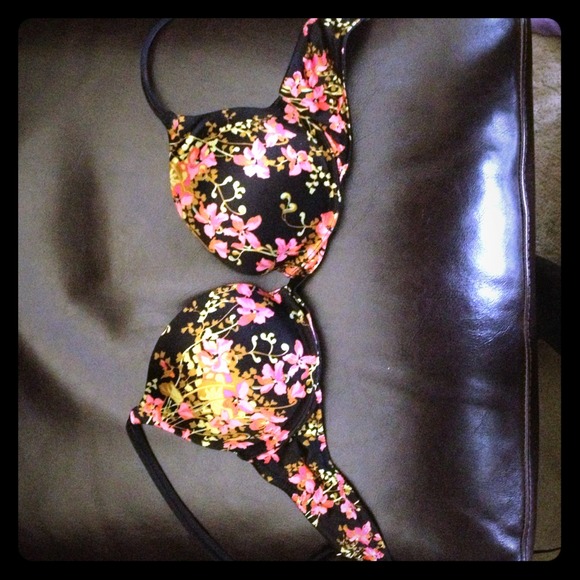 32 B Victoria secret very sexy push up!!
